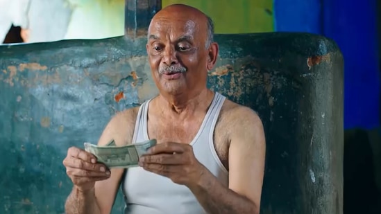 ನಂಜಮ್ಮನ ಕೈಯಲ್ಲಿ ಸಾಕಷ್ಟು ಹಣ ಇದೆ. ಶಕುಂತಲಾದೇವಿಯಿಂದ ಹಣ ಪಡೆದಿದ್ದಳು. ಆ ಹಣವನ್ನು ಗಂಡನಿಗೂ ನೀಡಿದ್ದಾಳೆ. ಚೆನ್ನಾಗಿ ಕುಡಿ ಎಂದು ಹಣ ನೀಡಿದ್ದಾಳೆ. ನಂಜಮ್ಮನ ಕೈಯಲ್ಲಿ ಸಾಕಷ್ಟು ಹಣ ಇದೆ. ಶಕುಂತಲಾದೇವಿಯಿಂದ ಹಣ ಪಡೆದಿದ್ದಳು. ಆ ಹಣವನ್ನು ಗಂಡನಿಗೂ ನೀಡಿದ್ದಾಳೆ. ಚೆನ್ನಾಗಿ ಕುಡಿ ಎಂದು ಹಣ ನೀಡಿದ್ದಾಳೆ.