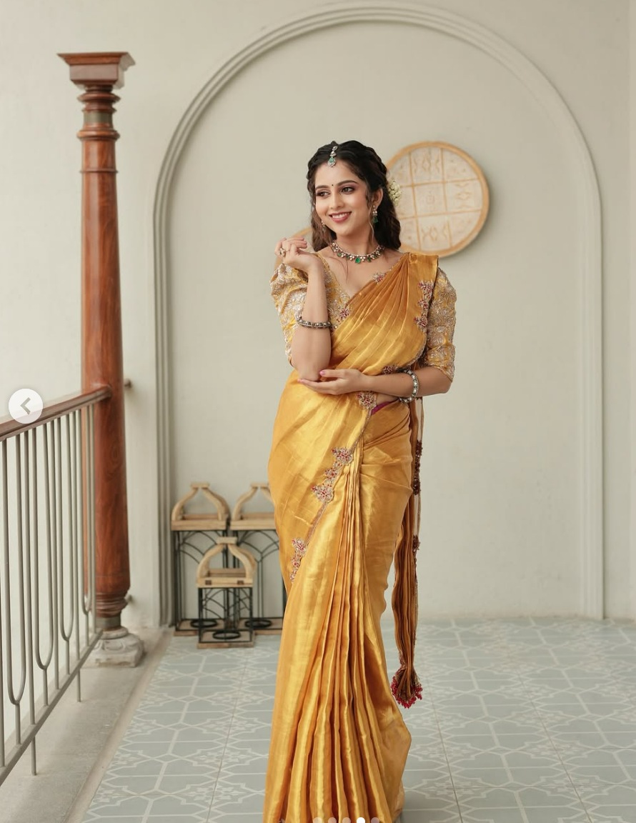 ಇವರಿಗೆ ಮೊಸುಮಿಲಿಯಾ ಸ್ಟೈಲಿಂಗ್ ಮಾಡಿದ್ದಾರೆ. ಮಾಯಾ ಡಿಸೈನರ್ ಸ್ಟುಡಿಯೋದಿಂದ ಔಟ್ಫಿಟ್ ಪಡೆದಿದ್ದಾರೆ. ಚೇತನ್ಗೌಡ ಮೇಕಪ್ ಮಾಡಿದ್ದಾರೆ. ಇವರಿಗೆ ಮೊಸುಮಿಲಿಯಾ ಸ್ಟೈಲಿಂಗ್ ಮಾಡಿದ್ದಾರೆ. ಮಾಯಾ ಡಿಸೈನರ್ ಸ್ಟುಡಿಯೋದಿಂದ ಔಟ್ಫಿಟ್ ಪಡೆದಿದ್ದಾರೆ. ಚೇತನ್ಗೌಡ ಮೇಕಪ್ ಮಾಡಿದ್ದಾರೆ.