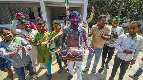 ಕಳೆದ 12 ವರ್ಷಗಳಿಂದ ಅನುಷ್ಕಾ ಯಾದವ್ ಅವರೊಂದಿಗೆ ಸಂಬಂಧ ಹೊಂದಿರುವುದಾಗಿ ಮತ್ತು ಇಬ್ಬರೂ ಪರಸ್ಪರ ತುಂಬಾ ಪ್ರೀತಿಸುತ್ತಿರುವುದಾಗಿ ತೇಜ್ ಪ್ರತಾಪ್ ಯಾದವ್ ಅವರು ಸಾಮಾಜಿಕ ಮಾಧ್ಯಮದಲ್ಲಿ ಬಹಿರಂಗಪಡಿಸಿದ್ದರು