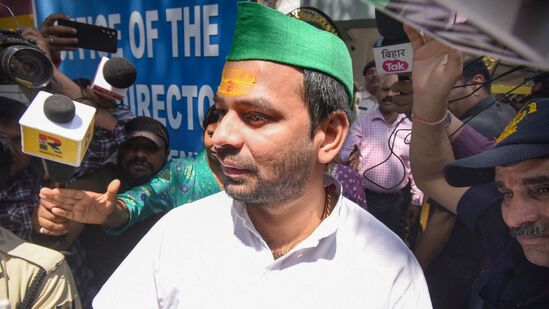 ತನ್ನ ಫೇಸ್‌ಬುಕ್ ಖಾತೆ ಹ್ಯಾಕ್ ಆಗಿದೆ ಎಂದು ತೇಜ್ ಪ್ರತಾಪ್ ಪೋಸ್ಟ್ ಹಾಕಿದ್ರು. ಸಮಜಾಯಿಷಿ ನೀಡಿದ್ರು. ಆದರೆ ಕಾಲ ಮಿಂಚಿ ಹೋಗಿತ್ತು. ಅವರನ್ನು ದೂರ ಮಾಡಲು ಪಕ್ಷ ಹಾಗೂ ಕುಟುಂಬ ತೀರ್ಮಾನ ಮಾಡಿತ್ತು.