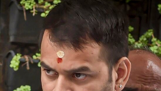 ತೇಜ್ ಪ್ರತಾಪ್ ಅವರ ಸೋಷಿಯಲ್ ಮೀಡಿಯಾ ಪೋಸ್ಟ್ ವೈರಲ್ ಆದ ಕೂಡಲೇ ವಿರೋಧಿಗಳು ಅವರನ್ನು ಟ್ರೋಲ್ ಮಾಡಲಾರಂಭಿಸಿದರು. ಇದು ಪಕ್ಷಕ್ಕೆ ಹಾಗೂ ಲಾಲು ಪ್ರಸಾದ್ ಕುಟುಂಬಕ್ಕೆ ಮುಜುಗರವನ್ನು ಉಂಟುಮಾಡಿತು. 