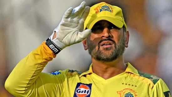 ಐಪಿಎಲ್ ನಿವೃತ್ತಿ ಕುರಿತು ಅಡ್ಡ ಗೋಡೆ ಮೇಲೆ ದೀಪ ಇಟ್ಟ ಎಂಎಸ್ ಧೋನಿ ಐಪಿಎಲ್ ನಿವೃತ್ತಿ ಕುರಿತು ಅಡ್ಡ ಗೋಡೆ ಮೇಲೆ ದೀಪ ಇಟ್ಟ ಎಂಎಸ್ ಧೋನಿ