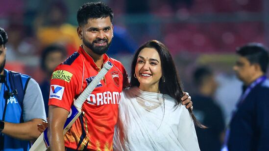 ಪ್ರಸಕ್ತ ಆವೃತ್ತಿಯಲ್ಲಿ ಪಂಜಾಬ್​ ಕಿಂಗ್ಸ್ ಕೂಡ 7 ಬಾರಿ ಒಟ್ಟು 200ಕ್ಕೂ ಹೆಚ್ಚು ರನ್ ಗಳಿಸಿದೆ.