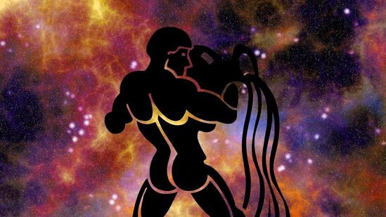 ಕುಂಭ ರಾಶಿ: ಇಂದು ನೀವು ತುಂಬಾ ಉತ್ಸುಕರಾಗಿರುತ್ತೀರಿ. ಇಂದಿನ ಶಕ್ತಿಯು ನಿಮ್ಮ ಕನಸುಗಳ ಕಡೆಗೆ ಮುಂದುವರಿಯಲು ಪ್ರೋತ್ಸಾಹಿಸುತ್ತಿದೆ. ಫಿಟ್ನೆಸ್ ಕಾಪಾಡಿಕೊಳ್ಳಲು ನಿಯಮಿತವಾಗಿ ವ್ಯಾಯಾಮ ಮಾಡಿ. ತಾಯಿಯ ಆರೋಗ್ಯದ ಬಗ್ಗೆ ಕಾಳಜಿ ವಹಿಸಿ. ಕುಂಭ ರಾಶಿ: ಇಂದು ನೀವು ತುಂಬಾ ಉತ್ಸುಕರಾಗಿರುತ್ತೀರಿ. ಇಂದಿನ ಶಕ್ತಿಯು ನಿಮ್ಮ ಕನಸುಗಳ ಕಡೆಗೆ ಮುಂದುವರಿಯಲು ಪ್ರೋತ್ಸಾಹಿಸುತ್ತಿದೆ. ಫಿಟ್ನೆಸ್ ಕಾಪಾಡಿಕೊಳ್ಳಲು ನಿಯಮಿತವಾಗಿ ವ್ಯಾಯಾಮ ಮಾಡಿ. ತಾಯಿಯ ಆರೋಗ್ಯದ ಬಗ್ಗೆ ಕಾಳಜಿ ವಹಿಸಿ.