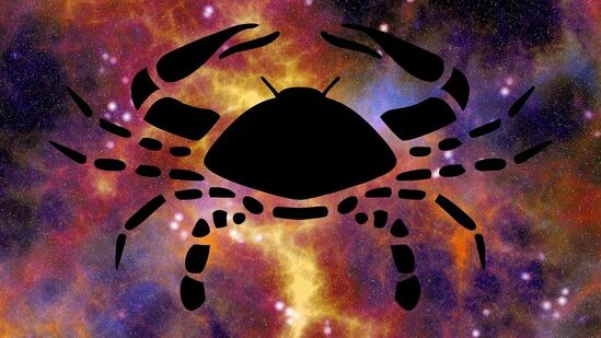 ಕಟಕ ರಾಶಿ: ಇಂದು ಸಂಗಾತಿಯೊಂದಿಗೆ ಡಿನ್ನರ್ ಡೇಟ್ ಹೋಗಲು ಪ್ಲಾನ್ ಮಾಡಿ. ಜಂಕ್ ಫುಡ್ನಿಂದ ದೂರವಿರಬೇಕು. ಇಂದು ಸ್ವಲ್ಪ ಕಾರ್ಯನಿರತ ದಿನವಾಗಿರಬಹುದು. ಹೈಡ್ರೇಟ್ ಆಗಿರಲು ಮರೆಯಬೇಡಿ. ಆರೋಗ್ಯದ ಬಗ್ಗೆ ಗಮನ ಕೊಡಿ. ಕಟಕ ರಾಶಿ: ಇಂದು ಸಂಗಾತಿಯೊಂದಿಗೆ ಡಿನ್ನರ್ ಡೇಟ್ ಹೋಗಲು ಪ್ಲಾನ್ ಮಾಡಿ. ಜಂಕ್ ಫುಡ್ನಿಂದ ದೂರವಿರಬೇಕು. ಇಂದು ಸ್ವಲ್ಪ ಕಾರ್ಯನಿರತ ದಿನವಾಗಿರಬಹುದು. ಹೈಡ್ರೇಟ್ ಆಗಿರಲು ಮರೆಯಬೇಡಿ. ಆರೋಗ್ಯದ ಬಗ್ಗೆ ಗಮನ ಕೊಡಿ.