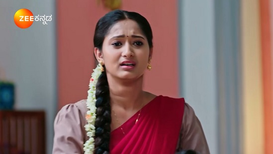 ಈ ಸೀರಿಯಲ್ನಲ್ಲಿ ಹಿರಿಯ ಮತ್ತು ಕಿರಿಯ ಕಲಾವಿದರು ನಟಿಸಿದ್ದಾರೆ. ಪಾರು ಸೀರಿಯಲ್ ಮೂಲಕ ಜನಪ್ರಿಯತೆ ಪಡೆದಿರುವ ಶರತ್ ಪದ್ಮನಾಭ್ ಇದ್ದಾರೆ. ಇವರು ಸೀರಿಯಲ್ನಲ್ಲಿ ಶರತ್ ಪಾತ್ರದಲ್ಲಿ ನಟಿಸಿದ್ದಾರೆ. ಈ ಸೀರಿಯಲ್ನಲ್ಲಿ ಹಿರಿಯ ಮತ್ತು ಕಿರಿಯ ಕಲಾವಿದರು ನಟಿಸಿದ್ದಾರೆ. ಪಾರು ಸೀರಿಯಲ್ ಮೂಲಕ ಜನಪ್ರಿಯತೆ ಪಡೆದಿರುವ ಶರತ್ ಪದ್ಮನಾಭ್ ಇದ್ದಾರೆ. ಇವರು ಸೀರಿಯಲ್ನಲ್ಲಿ ಶರತ್ ಪಾತ್ರದಲ್ಲಿ ನಟಿಸಿದ್ದಾರೆ.