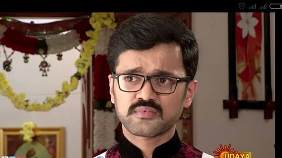 ಸಿಹಿಕಹಿ ಚಂದ್ರು ಅವರ ಸೀರಿಯಲ್ಗಳಿಗೆ ಸಹ ನಿರ್ದೇಶಕರಾಗಿಯೂ ಕೆಲಸ ಮಾಡಿದ್ದರು. ಇವರು ಅಂಬಾರಿ ಸೀರಿಯಲ್ ಮೂಲಕ ಪೂರ್ಣ ಪ್ರಮಾಣದಲ್ಲಿ ಕಿರುತೆರೆಗೆ ಎಂಟ್ರಿ ನೀಡಿದ್ದರು. ಸಿಹಿಕಹಿ ಚಂದ್ರು ಅವರ ಸೀರಿಯಲ್ಗಳಿಗೆ ಸಹ ನಿರ್ದೇಶಕರಾಗಿಯೂ ಕೆಲಸ ಮಾಡಿದ್ದರು. ಇವರು ಅಂಬಾರಿ ಸೀರಿಯಲ್ ಮೂಲಕ ಪೂರ್ಣ ಪ್ರಮಾಣದಲ್ಲಿ ಕಿರುತೆರೆಗೆ ಎಂಟ್ರಿ ನೀಡಿದ್ದರು.