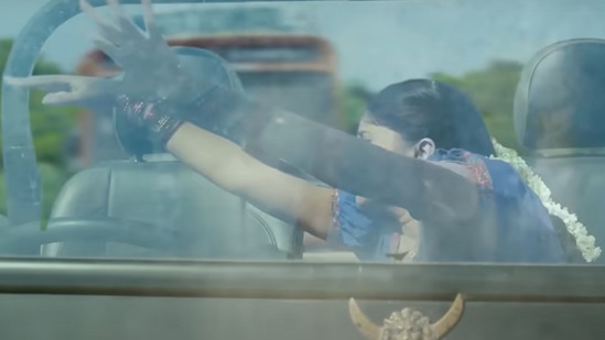 ಜೀ ಕನ್ನಡ ವಾಹಿನಿಯ ನಾ ನಿನ್ನ ಬಿಡಲಾರೆ ಸೀರಿಯಲ್ ಸಾಂಗ್ಹೂನ್ ತೇರೆ ಹೆಸರಿನಲ್ಲಿ ರಿಮೇಕ್ ಆಗಿದೆ. ಮೇ 26ರಿಂದ ಪ್ರಸಾರ ಆರಂಭಿಸಿದೆ. ಈ ಸೀರಿಯಲ್ ಕನ್ನಡದಲ್ಲಿ ಸಾಕಷ್ಟು ಜನಪ್ರಿಯತೆ ಪಡೆದಿದ್ದು, ಇದೀಗ ಪ್ಯಾನ್ ಇಂಡಿಯಾ ಸೀರಿಯಲ್ ಆಗುವತ್ತ ಮುನ್ನುಗ್ಗುತ್ತಿದೆ ಎನ್ನಬಹುದು. ಜೀ ಕನ್ನಡ ವಾಹಿನಿಯ ನಾ ನಿನ್ನ ಬಿಡಲಾರೆ ಸೀರಿಯಲ್ ಸಾಂಗ್ಹೂನ್ ತೇರೆ ಹೆಸರಿನಲ್ಲಿ ರಿಮೇಕ್ ಆಗಿದೆ. ಮೇ 26ರಿಂದ ಪ್ರಸಾರ ಆರಂಭಿಸಿದೆ. ಈ ಸೀರಿಯಲ್ ಕನ್ನಡದಲ್ಲಿ ಸಾಕಷ್ಟು ಜನಪ್ರಿಯತೆ ಪಡೆದಿದ್ದು, ಇದೀಗ ಪ್ಯಾನ್ ಇಂಡಿಯಾ ಸೀರಿಯಲ್ ಆಗುವತ್ತ ಮುನ್ನುಗ್ಗುತ್ತಿದೆ ಎನ್ನಬಹುದು.