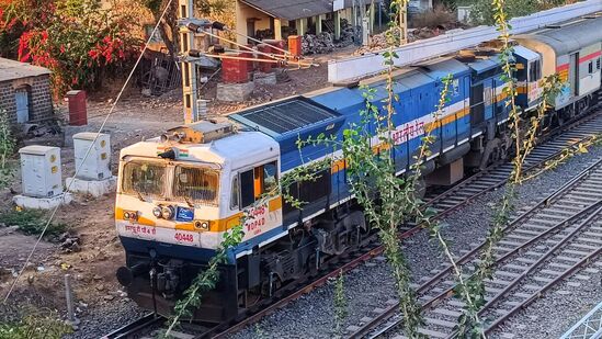 ಬೆಂಗಳೂರು, ಮೈಸೂರು ಸಹಿತ ವಿವಿಧ ರೈಲುಗಳ ಅಧಿಕ ಬೋಗಿಗಳ ಹೆಚ್ಚಳ ಅವಧಿ ಮುಂದುವರಿಸಲಾಗಿದೆ. ಬೆಂಗಳೂರು, ಮೈಸೂರು ಸಹಿತ ವಿವಿಧ ರೈಲುಗಳ ಅಧಿಕ ಬೋಗಿಗಳ ಹೆಚ್ಚಳ ಅವಧಿ ಮುಂದುವರಿಸಲಾಗಿದೆ.