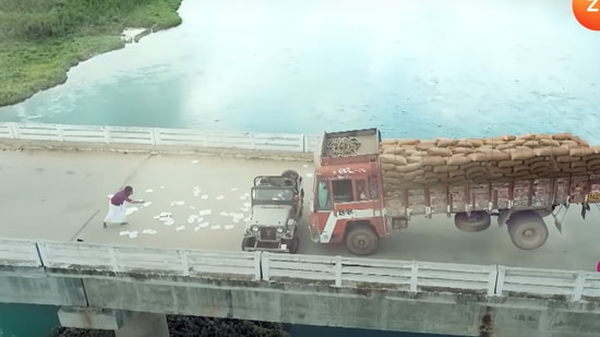 ನಾ ನಿನ್ನ ಬಿಡಲಾರೆ ಸೀರಿಯಲ್ನಲ್ಲಿ ರಂಗಭೂಮಿ ಕಲಾವಿದರಾದ ಬಾಬು ಹಿರಣ್ಯ ಕೂಡ ನಟಿಸಿದ್ದಾರೆ. ರುಹಾನಿ ಶೆಟ್ಟಿ ಮತ್ತು ವೀಣಾ ಸುಂದರ್ ಅವರು ಈ ಸೀರಿಯಲ್ನ ವಿಲನ್ ಆಗಿದ್ದಾರೆ. ನಾ ನಿನ್ನ ಬಿಡಲಾರೆ ಸೀರಿಯಲ್ನಲ್ಲಿ ರಂಗಭೂಮಿ ಕಲಾವಿದರಾದ ಬಾಬು ಹಿರಣ್ಯ ಕೂಡ ನಟಿಸಿದ್ದಾರೆ. ರುಹಾನಿ ಶೆಟ್ಟಿ ಮತ್ತು ವೀಣಾ ಸುಂದರ್ ಅವರು ಈ ಸೀರಿಯಲ್ನ ವಿಲನ್ ಆಗಿದ್ದಾರೆ.