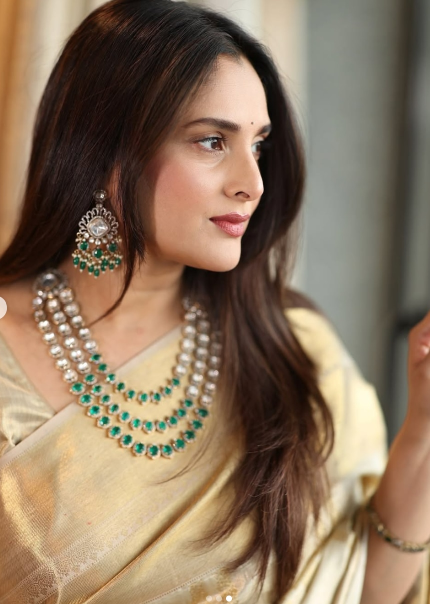 ಮೆರವಣಿಗೆ, ಬೊಂಬಾಟ್, ಅಂತು ಇಂತು ಪ್ರೀತಿ ಬಂತು, ವಾರನಮ್ ಅಹಿರಾಮ್ (ತಮಿಳು), ಜಸ್ಟ್ ಮಾತ್ ಮಾತಲ್ಲಿ, ಜೊತೆಗಾರ, ಕಿಚ್ಚ ಹುಚ್ಚ, ಸಿಂಗಮ್ ಪುಳಿ (ತಮಿಳು) ಮುಂತಾದ ಸಿನಿಮಾಗಳಲ್ಲಿ ನಟಿಸಿದ್ದಾರೆ. ಮೆರವಣಿಗೆ, ಬೊಂಬಾಟ್, ಅಂತು ಇಂತು ಪ್ರೀತಿ ಬಂತು, ವಾರನಮ್ ಅಹಿರಾಮ್ (ತಮಿಳು), ಜಸ್ಟ್ ಮಾತ್ ಮಾತಲ್ಲಿ, ಜೊತೆಗಾರ, ಕಿಚ್ಚ ಹುಚ್ಚ, ಸಿಂಗಮ್ ಪುಳಿ (ತಮಿಳು) ಮುಂತಾದ ಸಿನಿಮಾಗಳಲ್ಲಿ ನಟಿಸಿದ್ದಾರೆ.