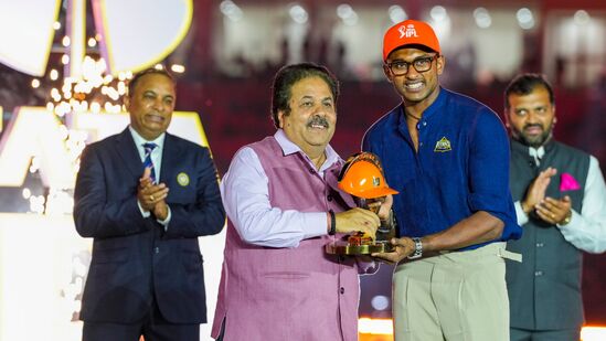 ಐಪಿಎಲ್​​ನಲ್ಲಿ ಅತಿ ಹೆಚ್ಚು ರನ್ ಗಳಿಸಿದ ಗುಜರಾತ್ ಟೈಟಾನ್ಸ್ ಆರಂಭಿಕ ಆಟಗಾರ ಸಾಯಿ ಸುದರ್ಶನ್ ಆರೆಂಜ್ ಕ್ಯಾಪ್ ಪಡೆದರು. 15 ಪಂದ್ಯಗಳಲ್ಲಿ 1 ಶತಕ, 6 ಅರ್ಧಶತಕ ಸಹಿತ 759 ರನ್ ಗಳಿಸಿದರು. ಇದರ ಜೊತೆಗೆ ಸುದರ್ಶನ್ ಅವರು ಉದಯೋನ್ಮುಖ ಆಟಗಾರ, ಫ್ಯಾಂಟಸಿ ಕಿಂಗ್ ಮತ್ತು ಮೋಸ್ಟ್ ಫೋರ್ಸ್ (88) ಪ್ರಶಸ್ತಿಗಳನ್ನೂ ಪಡೆಯುವ ಮೂಲಕ ಗಮನ ಸೆಳೆದರು.