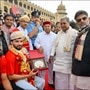 ಪ್ರಚಾರ ಪ್ರಿಯರ ಮೊಮ್ಮಕ್ಕಳ ಸೆಲ್ಫಿಗಾಗಿ ಬೀದಿಯಲ್ಲಿ ನಿರ್ಜೀವವಾದ ಜನಸಾಮಾನ್ಯರ ಮಕ್ಕಳು; ರಾಜೀವ ಹೆಗಡೆ ಬರಹ