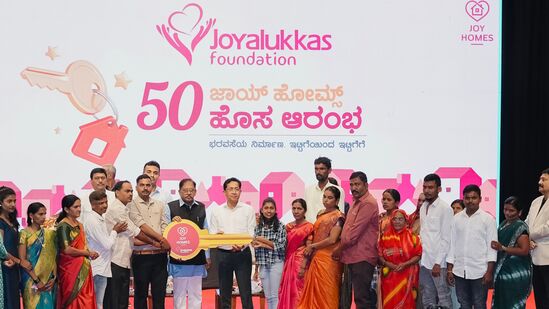 ಕರ್ನಾಟಕದ 50 ಬಡ ಕುಟುಂಬಗಳಿಗೆ ಜಾಯ್ ಹೋಮ್ಸ್ ಮನೆಗಳನ್ನು ನೀಡಿದ ಜೋಯಾಲುಕ್ಕಾಸ್ ಫೌಂಡೇಶನ್ ಕರ್ನಾಟಕದ 50 ಬಡ ಕುಟುಂಬಗಳಿಗೆ ಜಾಯ್ ಹೋಮ್ಸ್ ಮನೆಗಳನ್ನು ನೀಡಿದ ಜೋಯಾಲುಕ್ಕಾಸ್ ಫೌಂಡೇಶನ್