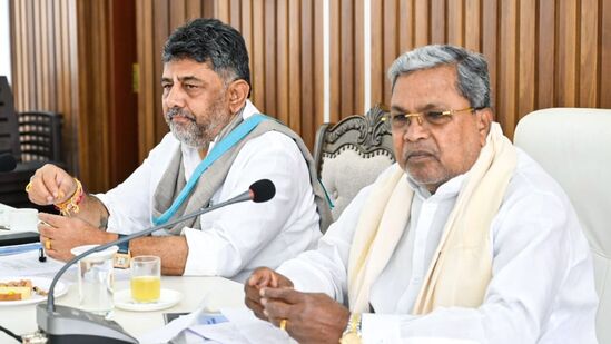 ಉಪ ಮುಖ್ಯಮಂತ್ರಿ ಡಿಕೆ ಶಿವಕುಮಾರ್ ಮತ್ತು ಮುಖ್ಯಮಂತ್ರಿ ಸಿದ್ದರಾಮಯ್ಯ (ಕಡತ ಚಿತ್ರ) ಉಪ ಮುಖ್ಯಮಂತ್ರಿ ಡಿಕೆ ಶಿವಕುಮಾರ್ ಮತ್ತು ಮುಖ್ಯಮಂತ್ರಿ ಸಿದ್ದರಾಮಯ್ಯ (ಕಡತ ಚಿತ್ರ)