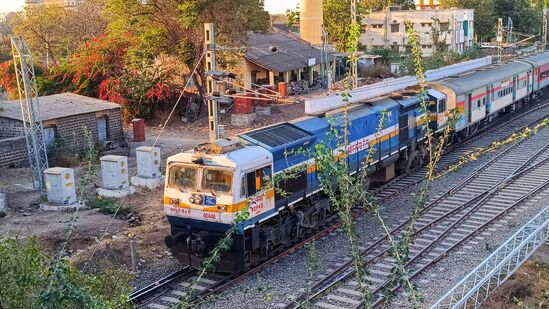 ಮೀರಜ್‌ ಬೆಳಗಾವಿ ನಡುವೆ ಸಂಚರಿಸುವ ಕೆಲವು ರೈಲುಗಳ ಸಂಚಾರದಲ್ಲಿ ವ್ಯತ್ಯಯವಾಗಲಿದೆ.
