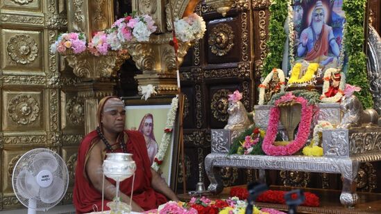 ಅಂತರಂಗದಿಂದ ಶುದ್ದಿ ಮಾಡಿಕೊಳ್ಳಲು ಪ್ರತಿಯೊಬ್ಬ ಮನುಷ್ಯನಿಗೂ ಸಕಾಲ ಈ ಚಾತುರ್ಮಾಸ್ಯ ಅಂತರಂಗದಿಂದ ಶುದ್ದಿ ಮಾಡಿಕೊಳ್ಳಲು ಪ್ರತಿಯೊಬ್ಬ ಮನುಷ್ಯನಿಗೂ ಸಕಾಲ ಈ ಚಾತುರ್ಮಾಸ್ಯ