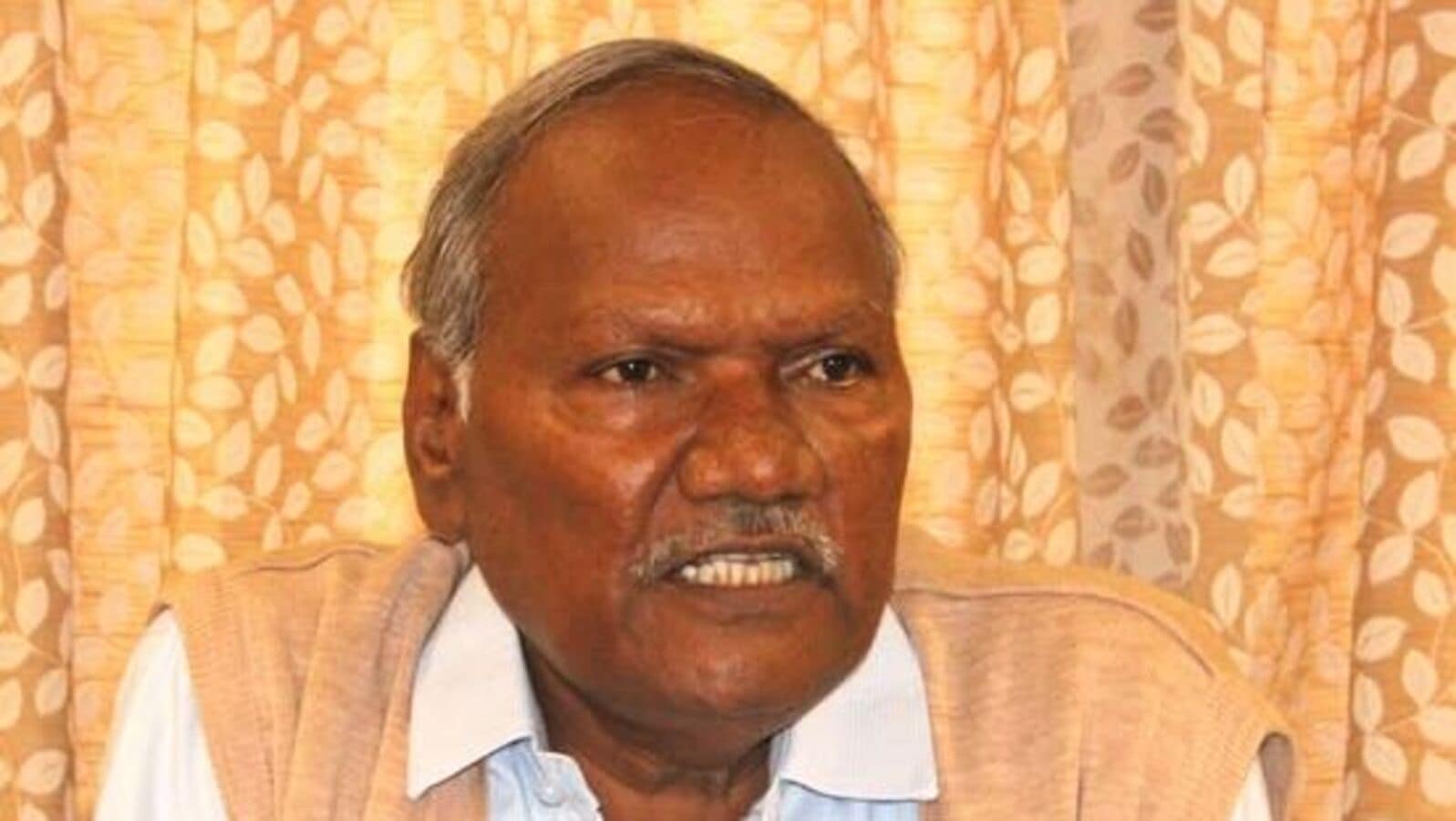 ಕರ್ನಾಟಕದ ಜಾತ್ರೆಗಳಲ್ಲಿ ಬಯಲಾಟ ಪ್ರದರ್ಶನ ನೀಡುವವರಿಗೆ ಅಕಾಡೆಮಿಯಿಂದ 25 ಸಾವಿರ ರೂ. ಆರ್ಥಿಕ ನೆರವು