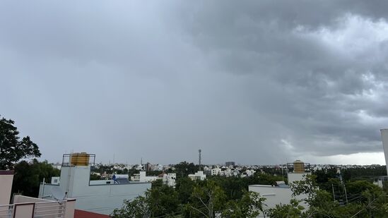 ಮೈಸೂರಿನಲ್ಲಿ ಮೋಡ ಕವಿದ ವಾತಾವರಣ ಮೈಸೂರಿನಲ್ಲಿ ಮೋಡ ಕವಿದ ವಾತಾವರಣ