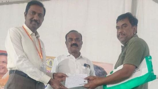 ಜುಲೈ 22 ಮತ್ತು 23, 2025 ರಂದು ಆಯೋಜಿಸಲಾದ ಎರಡು ದಿನಗಳ “ಬೃಹತ್ ಇ-ಖಾತಾ ಮೇಳ” ಕಾರ್ಯಕ್ರಮಕ್ಕೆ ಸಾರ್ವಜನಿಕರಿಂದ ಅಭೂತಪೂರ್ವ ಸ್ಪಂದನೆ ದೊರೆತು ಯಶಸ್ವಿಯಾಗಿದೆ. ಜುಲೈ 22 ಮತ್ತು 23, 2025 ರಂದು ಆಯೋಜಿಸಲಾದ ಎರಡು ದಿನಗಳ “ಬೃಹತ್ ಇ-ಖಾತಾ ಮೇಳ” ಕಾರ್ಯಕ್ರಮಕ್ಕೆ ಸಾರ್ವಜನಿಕರಿಂದ ಅಭೂತಪೂರ್ವ ಸ್ಪಂದನೆ ದೊರೆತು ಯಶಸ್ವಿಯಾಗಿದೆ.