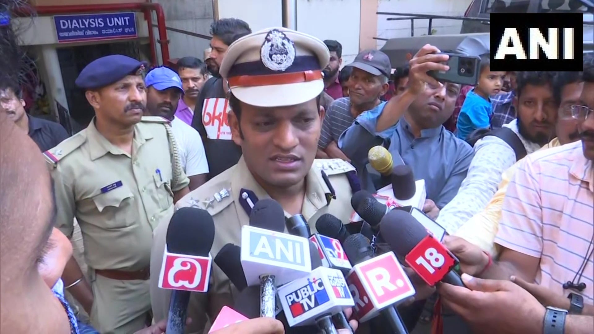 बॉम्बस्फोटातील आरोपीला अटक करण्यात आली असून तो आयएसआयएस या दहशतवादी संघटनेच्या संपर्कात होता, आवश्यकता भासल्यास त्याच्या कुटुंबियांचीही चौकशी केली जाणार असल्याची माहिती मंगळुरू शहर पोलीस आयुक्त एन. शशीकुमार यांनी दिली आहे.