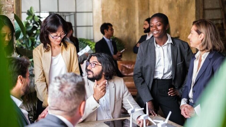 Office Bonding Tips या ५ मार्गांनी, तुम्ही तुमच्या सहकाऱ्यासोबत बनवू शकला मजबूत बॉन्डिंग!5