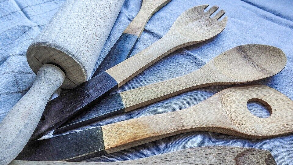 Wooden Utensils Cleaning स्वयंपाकासाठी लाकडी भांडी वापरताय? अशा