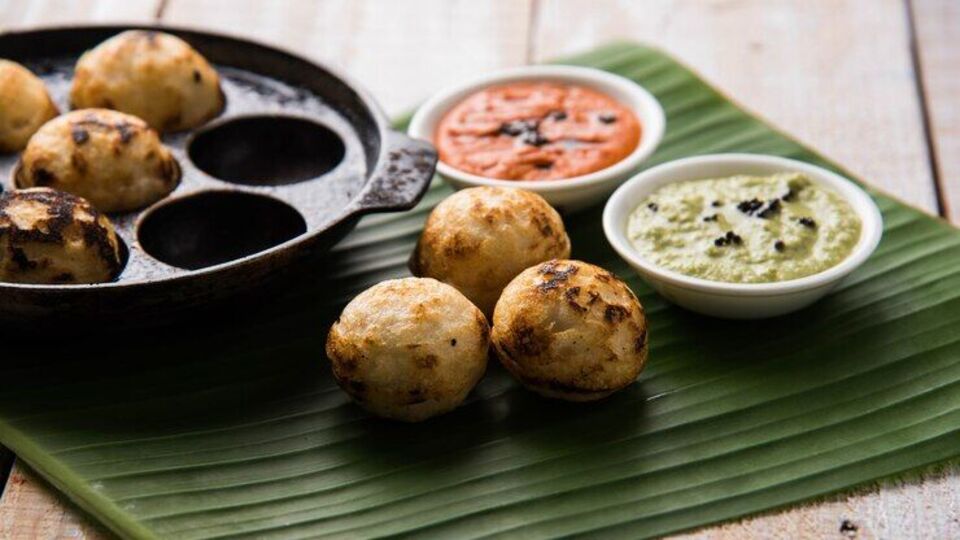 Corn Rava Appe Recipe साउथ इंडियन पदार्थ आवडतात? काही मिनिटांत बनवा