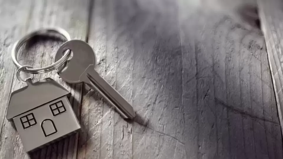 Vaastu Tips घराच्या चाव्या कुठेही ठेवाल तर रुसेल नशीब, 'इथं' ठेवू नका