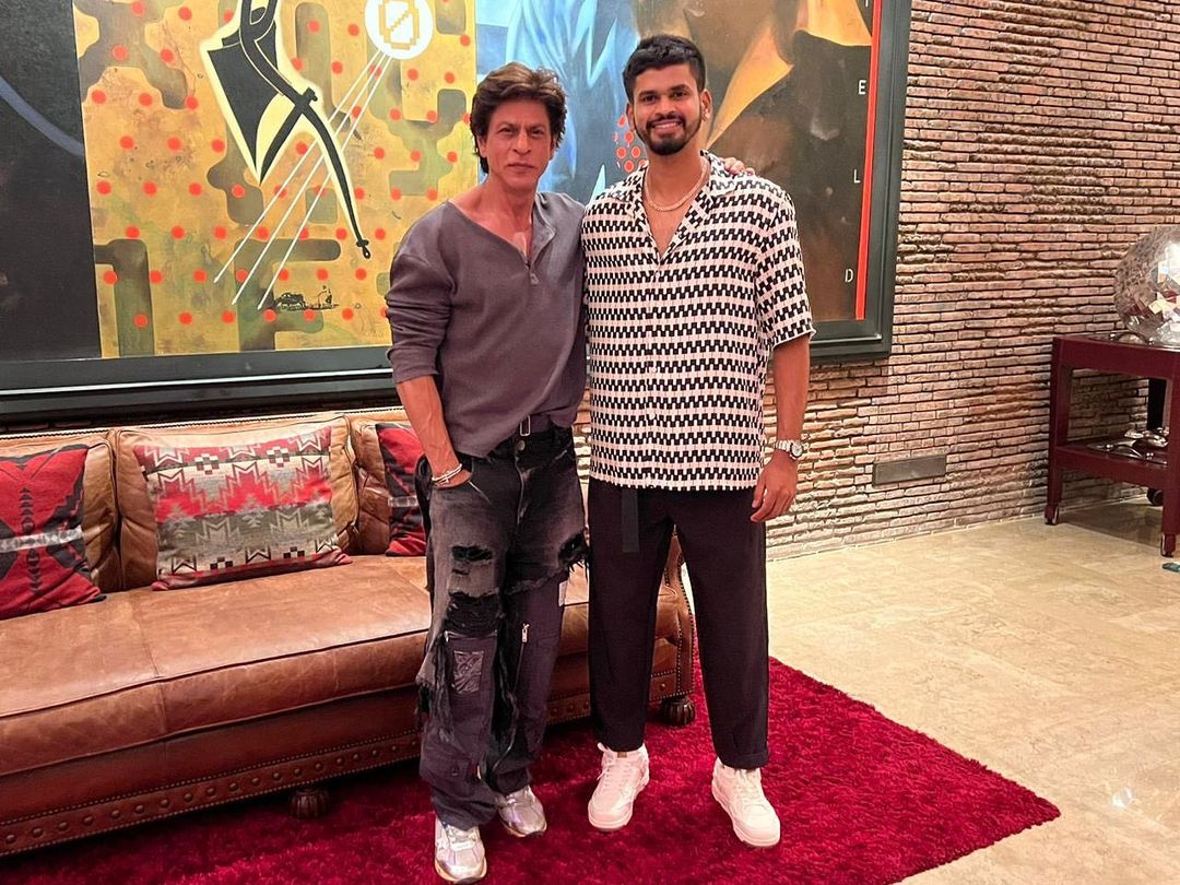 Shreyas Iyer- मुंबईचा हा फलंदाज आज २८ वर्षांचा झाला. श्रेयस अय्यरने भारतासाठी आतापर्यंत ४९ टी-२०, ३७ एकदिवसीय आणि ५ कसोटी सामने खेळले आहेत. श्रेयसने गेल्या वर्षी न्यूझीलंडविरुद्ध पदार्पणाच्या कसोटीत शानदार शतक झळकावले होते. टी-२० धावा- १०४३, अर्धशतक-७, वनडे धावा- १४५२, अर्शधशतक- १३, शतक- २ कसोटी धावा- ४२२, शतक-१, अर्धशतक-३