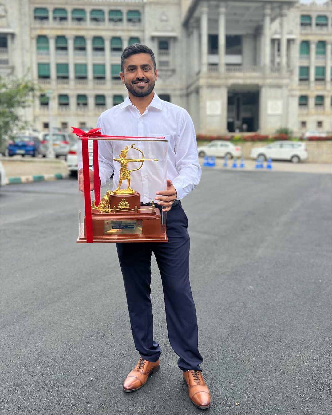 Karun Nair- जोधपूरमध्ये जन्मलेला करुण नायर मूळचा कर्नाटकचा आहे. वीरेंद्र सेहवागनंतर ३१ वर्षीय करुण नायर हा कसोटी क्रिकेटमध्ये त्रिशतक झळकावणारा भारतीय क्रिकेटपटू आहे. त्याने कारकिर्दीतील तिसऱ्याच सामन्यात त्रिशतक झळकावले होते. मात्र त्यानंतर तो केवळ ३ कसोटी सामने खेळू शकला आहे. करुण नायर आयपीएल २०२२ मध्ये राजस्थान रॉयल्सचा भाग होता. कसोटी सामने ६- धावा ३७४, शतक १ वनडे-२, धावा-४६