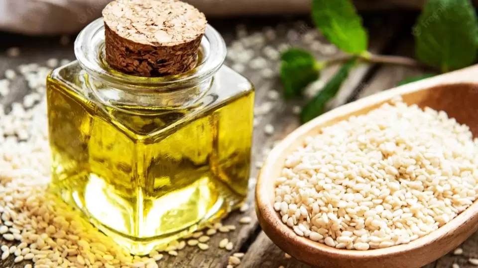 Sesame Oil डँड्रफ असो वा ग्रे हेअर, ४ समस्यांपासून मुक्ती देते तिळाचे