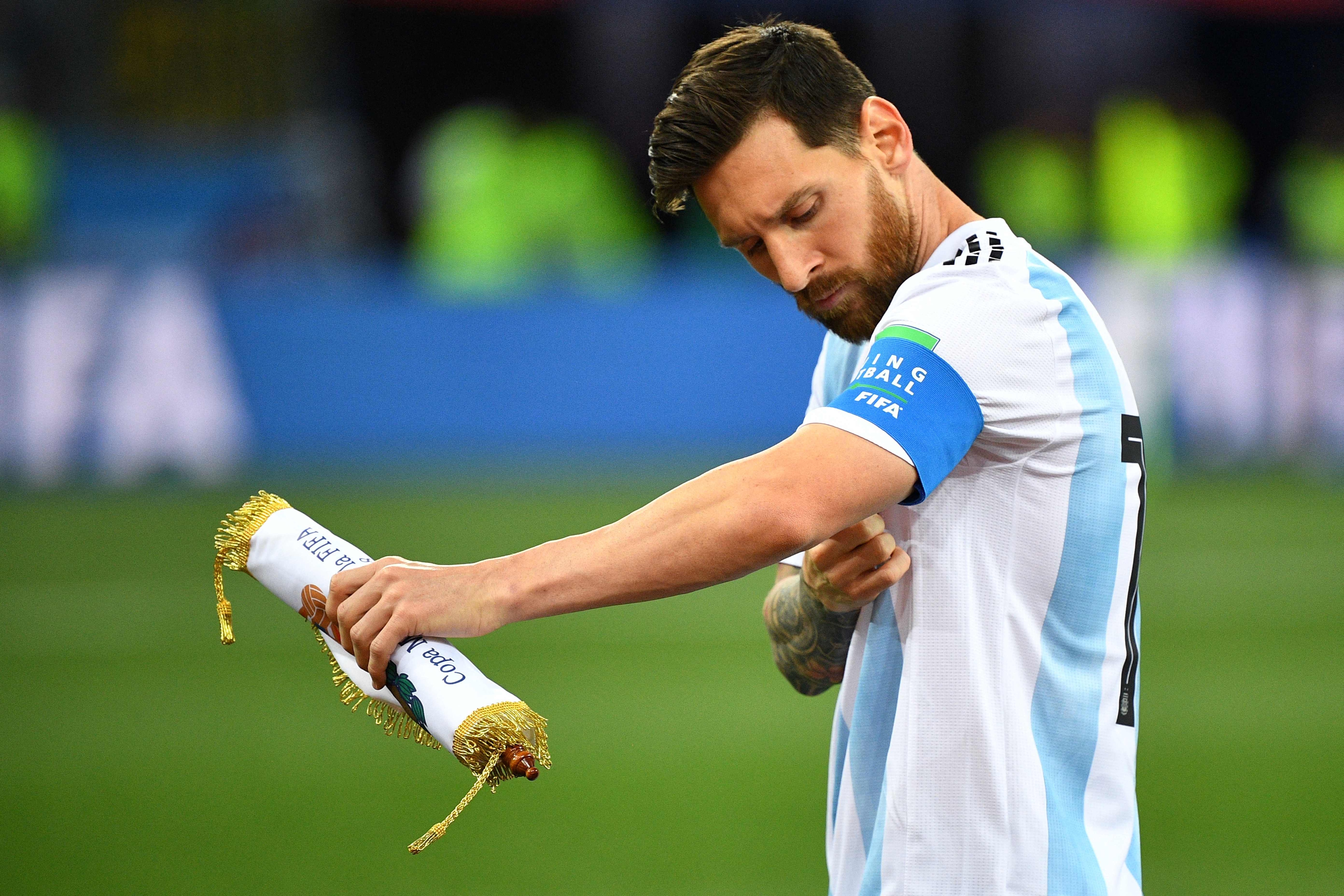 अर्जेंटिनाला या वर्ल्डकपमधील पहिल्याच सामन्यात पराभवाचा धक्का बसला होता. त्यांना सौदी अरेबियाने १-२ अशी धुळ चारली. मात्र त्यानंतर अर्जेंटिनाने सलग ४ सामने जिंकले आहेत. सर्वप्रथम, त्यांनी ग्रुप स्टेजमध्ये मेक्सिको आणि पोलंड या दोन्ही संघांना २-० ने पराभूत करून राऊंड ऑफ १६ फेरीत प्रवेश केला. या फेरीत अर्जेंटिनाने ऑस्ट्रेलियाचा २-१ ने पराभव करत क्वार्टर फायनलमध्ये प्रवेश केला. या फेरीत त्यांनी पेनल्टी शूटआऊटमध्ये नेदरलँड्सला ४-३ अशी धुळ चारली. अर्जेंटिनाला या वर्ल्डकपमधील पहिल्याच सामन्यात पराभवाचा धक्का बसला होता. त्यांना सौदी अरेबियाने १-२ अशी धुळ चारली. मात्र त्यानंतर अर्जेंटिनाने सलग ४ सामने जिंकले आहेत. सर्वप्रथम, त्यांनी ग्रुप स्टेजमध्ये मेक्सिको आणि पोलंड या दोन्ही संघांना २-० ने पराभूत करून राऊंड ऑफ १६ फेरीत प्रवेश केला. या फेरीत अर्जेंटिनाने ऑस्ट्रेलियाचा २-१ ने पराभव करत क्वार्टर फायनलमध्ये प्रवेश केला. या फेरीत त्यांनी पेनल्टी शूटआऊटमध्ये नेदरलँड्सला ४-३ अशी धुळ चारली. 