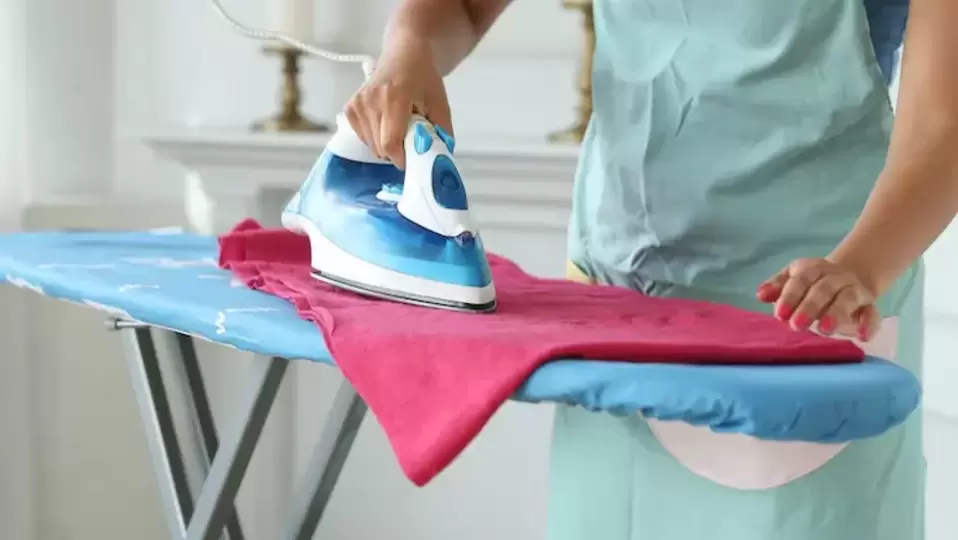 Tips to Iron Clothes कपडे इस्त्री करताना ‘या’ गोष्टींची घ्या विशेष