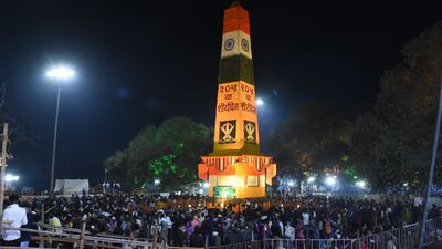 कोरोना महामारीमुळं गेली दोन वर्ष शौर्यदिन साजरा करता आला नव्हता. त्यामुळं यंदा निर्बंधमुक्त आणि नियममुक्त शौर्यदिन साजरा केला जाणार असल्यानं राज्यासह देशभरातून लाखोच्या संख्येनं अनुयायी भीमा-कोरेगावात दाखल होत आहेत. <p>कोरोना महामारीमुळं गेली दोन वर्ष शौर्यदिन साजरा करता आला नव्हता. त्यामुळं यंदा निर्बंधमुक्त आणि नियममुक्त शौर्यदिन साजरा केला जाणार असल्यानं राज्यासह देशभरातून लाखोच्या संख्येनं अनुयायी भीमा-कोरेगावात दाखल होत आहेत.</p>