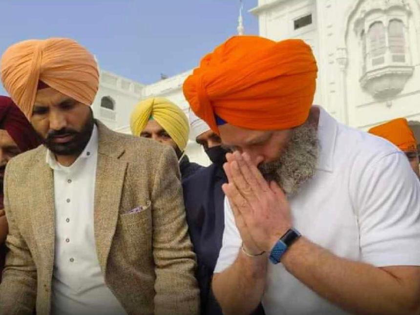 काँग्रेसची भारत जोड यात्रा हरियाणातील शंभू सीमेवरुन पंजाबमध्ये दाखल झाली. त्यानंतर राहुल गांधी कारने चंदीगडला पोहोचले, त्यानंतर ते विशेष विमानाने अमृतसरला पोहोचले. काँग्रेसची भारत जोड यात्रा हरियाणातील शंभू सीमेवरुन पंजाबमध्ये दाखल झाली. त्यानंतर राहुल गांधी कारने चंदीगडला पोहोचले, त्यानंतर ते विशेष विमानाने अमृतसरला पोहोचले.