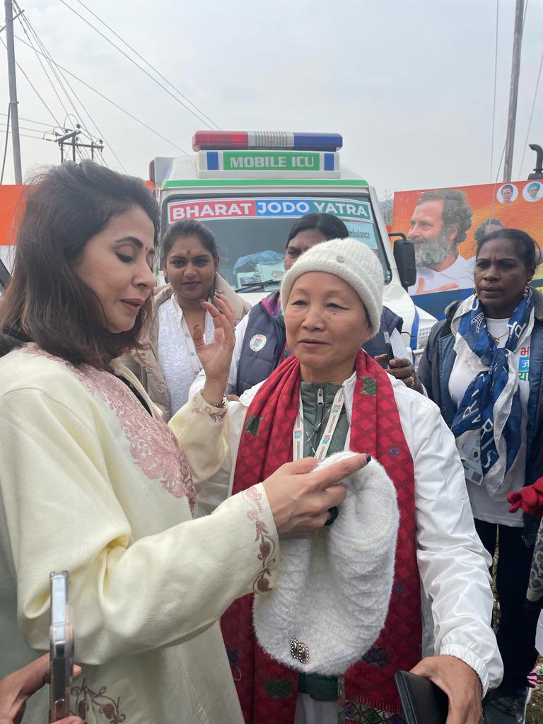 भारत जोडो यात्रेत सहभागी झाल्यानंतर त्यांनी स्थानिकांशीही संवाद साधला.