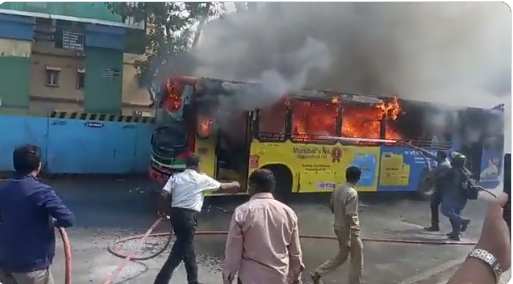 या दुर्घटनेत कोणालाही दुखापत झाली नाही. बसमध्ये २० ते ३० प्रवासी होते अशी माहिती मिळत आहे. गेल्या काही दिवसात बेस्ट बसला अचानक आली लागण्याच्या घटना वाढल्याने प्रवाशांमध्ये चिंतेचे वातावरण आहे.