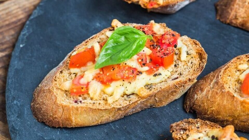 Cheese Garlic Bread Recipe घरच्या घरी बनवा चीज गार्लिक ब्रेड, झटपट