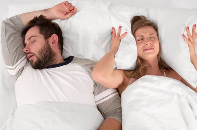 అలసట మీ గురకకు కారణం కావచ్చు. అందుకే ప్రతి రాత్రి 7 నుండి 9 గంటలు నిద్రపోవాలి.