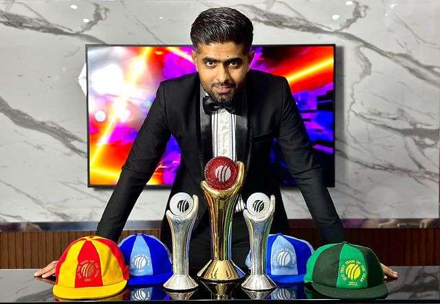 Babar Azam net worth: ಪಾಕ್ ನಾಯಕ ಬಾಬರ್ ಅಜಮ್ ಆಸ್ತಿ ಮೌಲ್ಯ 40 ಕೋಟಿ ರೂಪಾಯಿ. ಅವರ ಮಾಸಿಕ ಆದಾಯ 50 ಲಕ್ಷ ರೂಪಾಯಿಗಿಂತ ಕಡಿಮೆಯಿದ್ದು, ಇದರಲ್ಲಿ ಜಾಹಿರಾತುಗಳ ಜೊತೆಗೆ ಪಾಕಿಸ್ತಾನ ಕ್ರಿಕೆಟ್ ಮಂಡಳಿಯೊಂದಿಗಿನ ಒಪ್ಪಂದದಿಂ ಬರುವ ಆದಾಯವೂ ಸೇರಿದೆ.