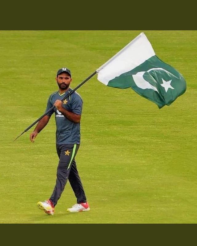 fakhar zaman net worth: ಪಾಕಿಸ್ತಾನದ ಸ್ಟಾರ್ ಬ್ಯಾಟ್ಸ್‌ಮನ್ ಮತ್ತು ಆರಂಭಿಕ ಆಟಗಾರ ಫಖರ್ ಜಮಾನ್ ಅವರ ನಿವ್ವಳ ಆಸ್ತಿ ಮೌಲ್ಯ 40 ಕೋಟಿ ರೂಪಾಯಿ. ಅವರು ಪಿಸಿಬಿ ಜೊತೆ ಒಪ್ಪಂದ ಮಾಡಿಕೊಂಡಿದ್ದಾರೆ. ತಿಂಗಳಿಗೆ 50 ಲಕ್ಷ ರೂಪಾಯಿ ಗಳಿಸುತ್ತಾರೆ.