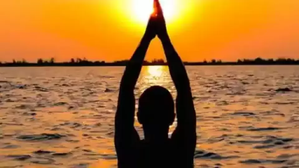 Surya Pooja रविवारी सूर्याची मनोभावे करा उपासना, ग्रहांचा राजा देईल