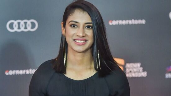 Smriti Mandhana - भारतीय महिला संघाची सलामीवीर स्मृती मानधना हिचे वार्षिक वेतन ५० लाख रुपये आहे. जगातील सर्वाधिक कमाई करणाऱ्या क्रिकेटपटूंमध्ये तिचा समावेश होतो. मानधनाची एकूण संपत्ती ४ मिलियन डॉलर्स आहे.