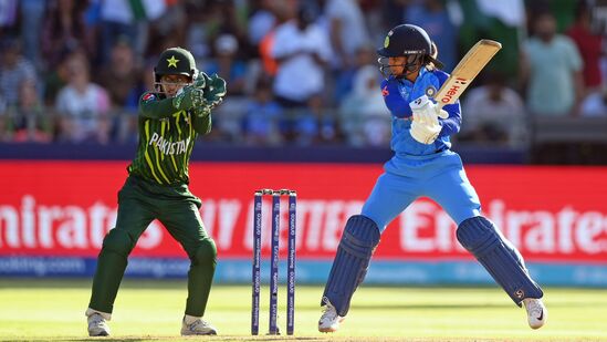 त्याचवेळी, बीसीसीआयने मॅच फीसाठी समान वेतन लागू केल्यानंतर आता महिलांना पुरुषांच्या समान वेतन मिळते. म्हणजेच, महिला क्रिकेटपटूंनाही आता कसोटीसाठी १५ लाख रुपये, वनडेसाठी ६ लाख रुपये आणि टी-20 आंतरराष्ट्रीय सामन्यासाठी ३ लाख रुपये दिले जातात.