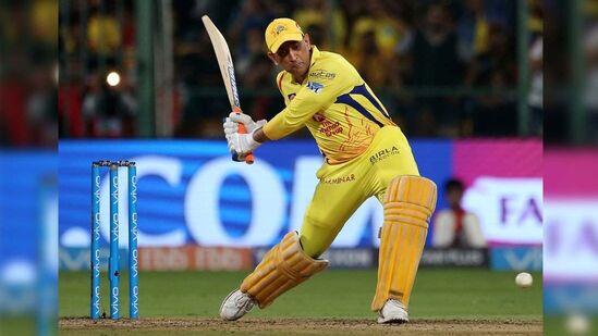 MS DHONI CSK - ఐపీఎల్ ఆరంభమైనప్పటి నుంచి చెన్నై సూపర్ కింగ్స్ తరఫున ఆడుతున్న ధోనీ ఇప్పటి వరకు 228 మ్యాచ్‌లు ఆడి 39.13 సగటుతో మొత్తం 4853 పరుగులు చేశాడు. ఇందులో 23 అర్ధశతకాలు ఉన్నాయి. చెన్నై తరఫున అత్యధిక పరుగులు చేసిన బ్యాటర్లలో రెండో స్థానంలో ఉన్నాడు మహీ.