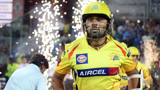 Murali Vijay CSK : చెన్నై సూపర్ కింగ్స్ జట్టులో అత్యుత్తమ ఓపెనర్లలో మురళీ విజయ్ ముందు వరుసలో ఉంటాడు. సీఎస్‌కే తరఫున అతడు అనేక మ్యాచ్ విన్నంగ్ ప్రదర్శనలు చేశాడు. ఈ జట్టుతో సుదీర్ఘ కాలం ఆడిన ఆటగాళ్లో మురళీ కూడా ఒకడు. మురళీ విజయ్ చెన్నై తరఫున 89 మ్యాచ్‌లు ఆడి 2205 పరుగులు చేశాడు. ఇందులో 2 సెంచరీలు, 10 అర్ధశతకాలు ఉన్నాయి.