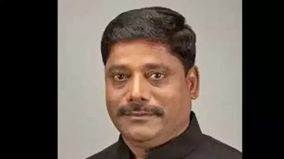 Ravindra Dhangekar राज ठाकरेंचा आदेश धुडकावून मनसैनिकांनी केलं