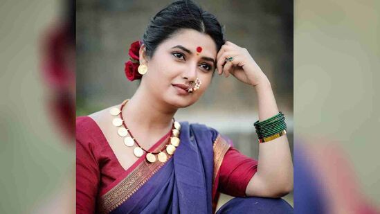 या पारंपारिक अवतारात अभिनेत्री प्राजक्ता माळी खूप सुंदर दिसत आहे. तिच्या या रूपावर चाहते देखील भाळले आहेत. चाहते देखील तिच्या फोटोंवर भरभरून कमेंट्स करत आहेत. (Photo: @prajakta_official/IG)&nbsp;