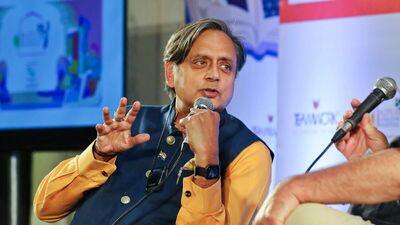 Shashi Tharoor Viral Video